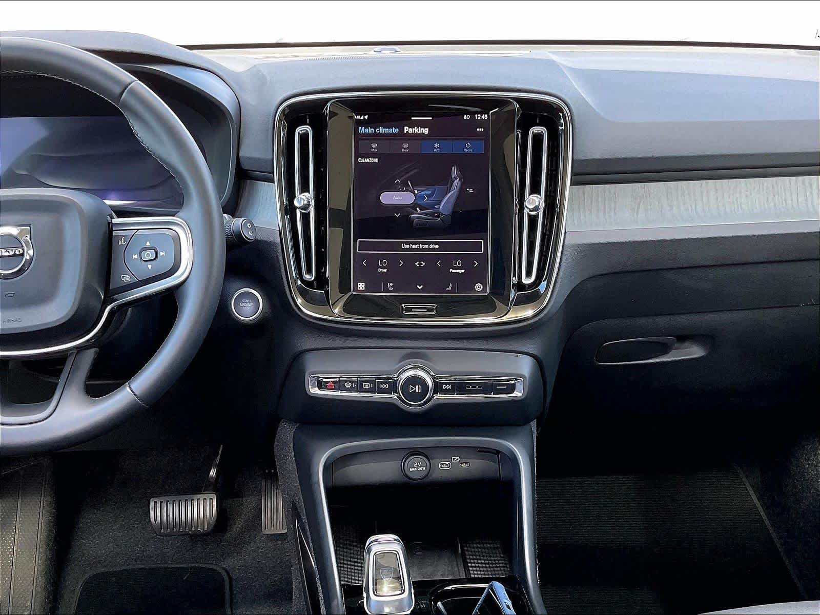 2025 Volvo XC40 Plus Bright Theme photo 6