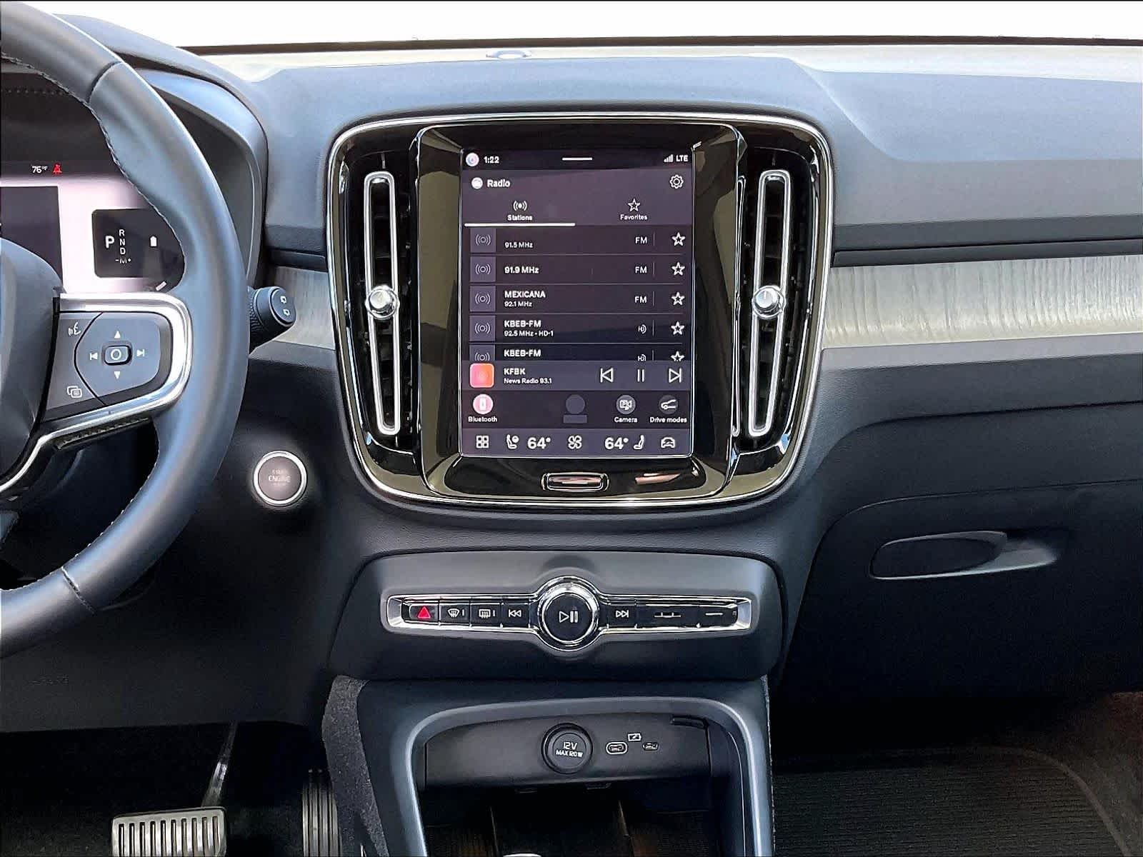 2023 Volvo XC40 Plus Dark Theme photo 6