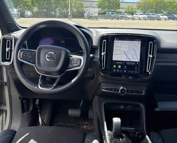 2023 Volvo C40 Recharge Pure Electric Ultimate photo 3
