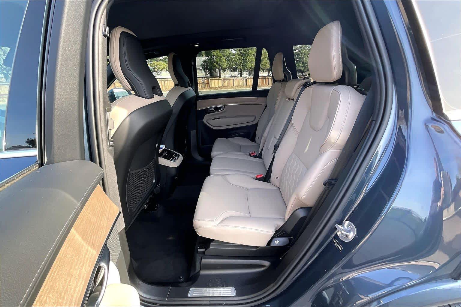 2025 Volvo XC90 Core - Photo 27