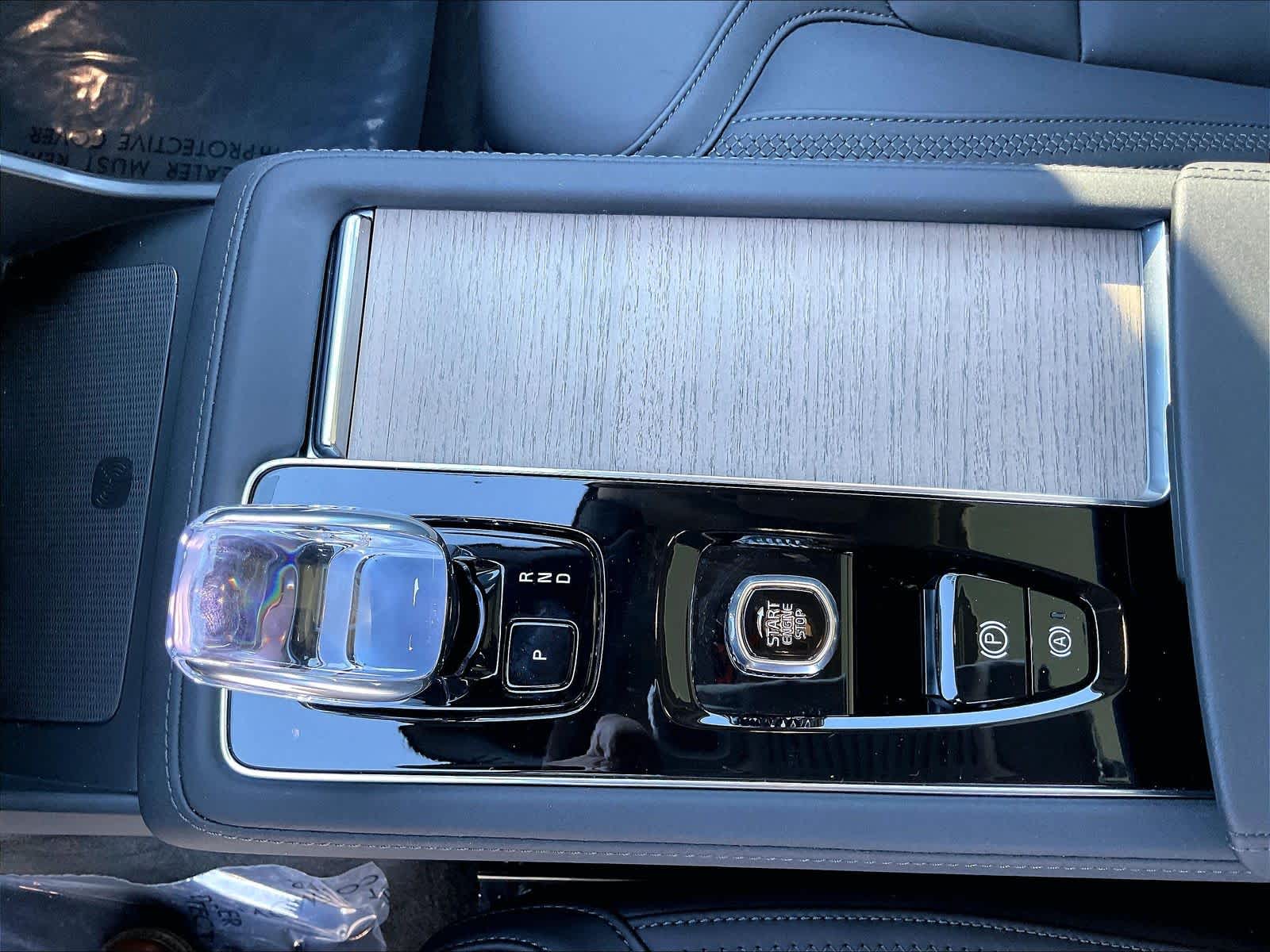 2025 Volvo XC90 Core - Photo 18