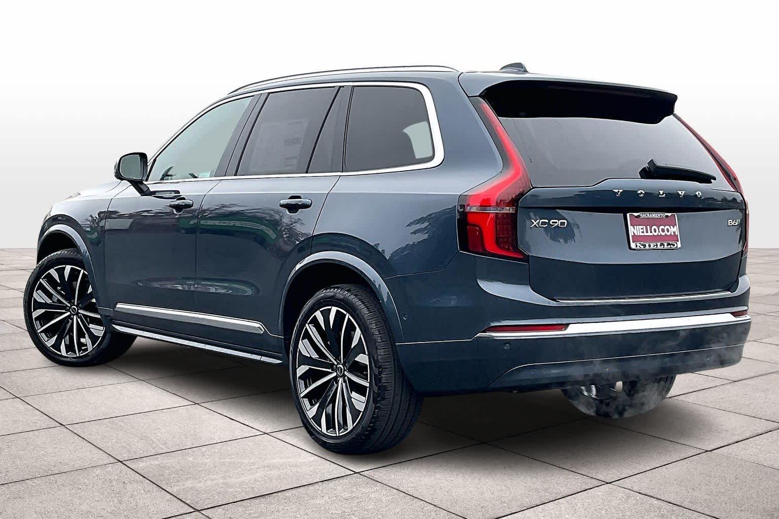 2026 Volvo XC90 B6 Plus 7-Seater photo 2
