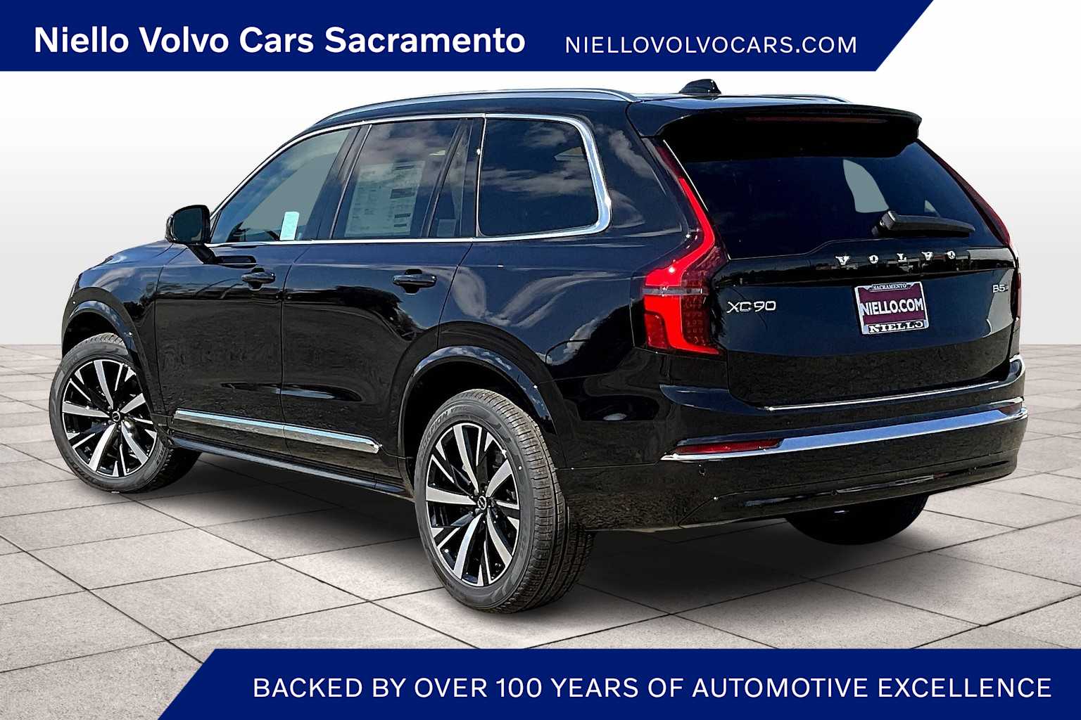 2025 Volvo XC90 B5 Core photo 3