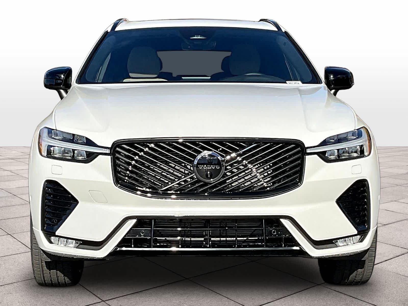 2026 Volvo XC60 B5 Plus photo 4