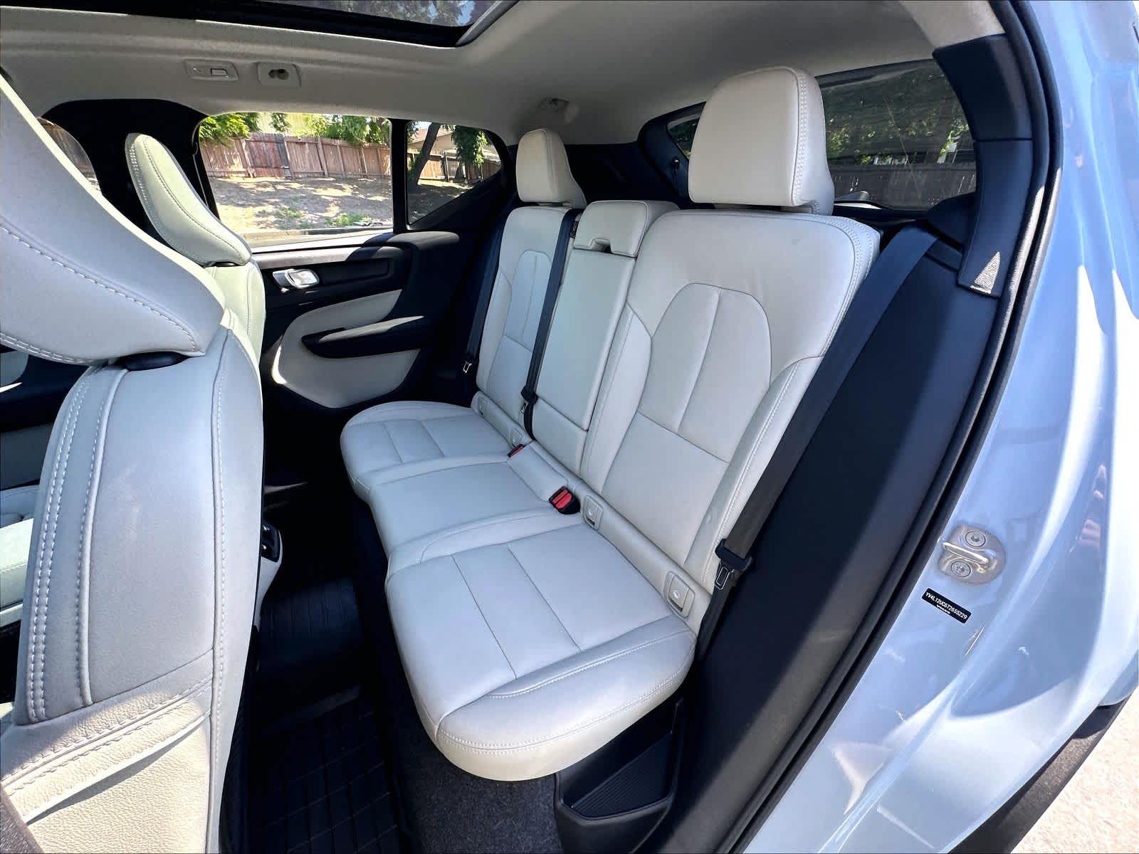 2026 Volvo XC40 Plus - Photo 28