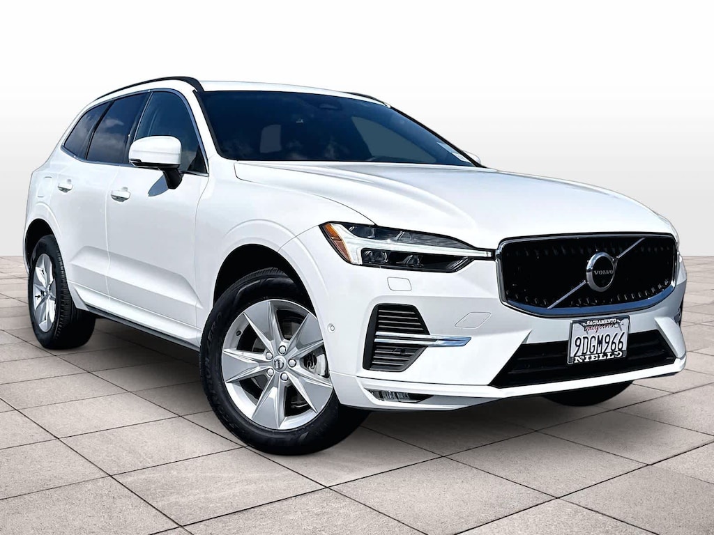 Certified 2022 Volvo XC60 Momentum B5 AWD