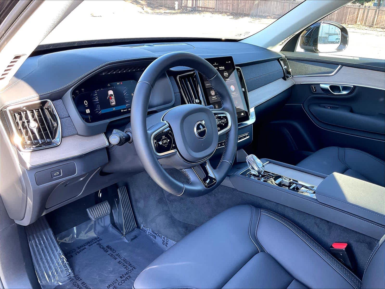 2025 Volvo XC90 Core - Photo 15