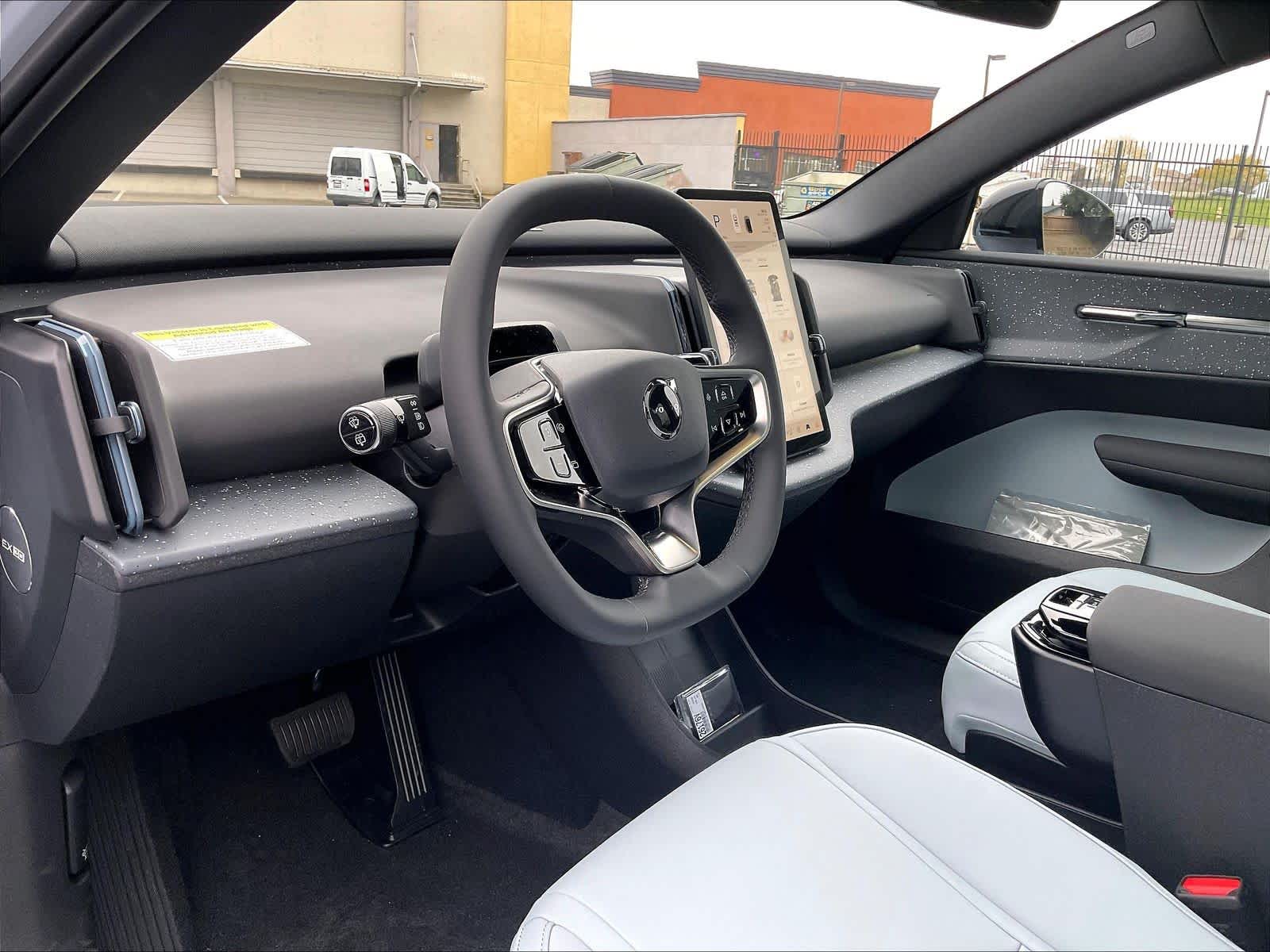 2026 Volvo EX30 Twin Motor Ultra photo 3