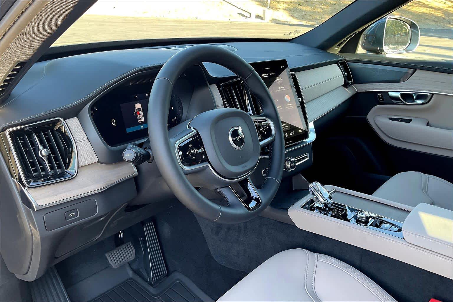 2026 Volvo XC90 B6 Plus 7-Seater photo 3