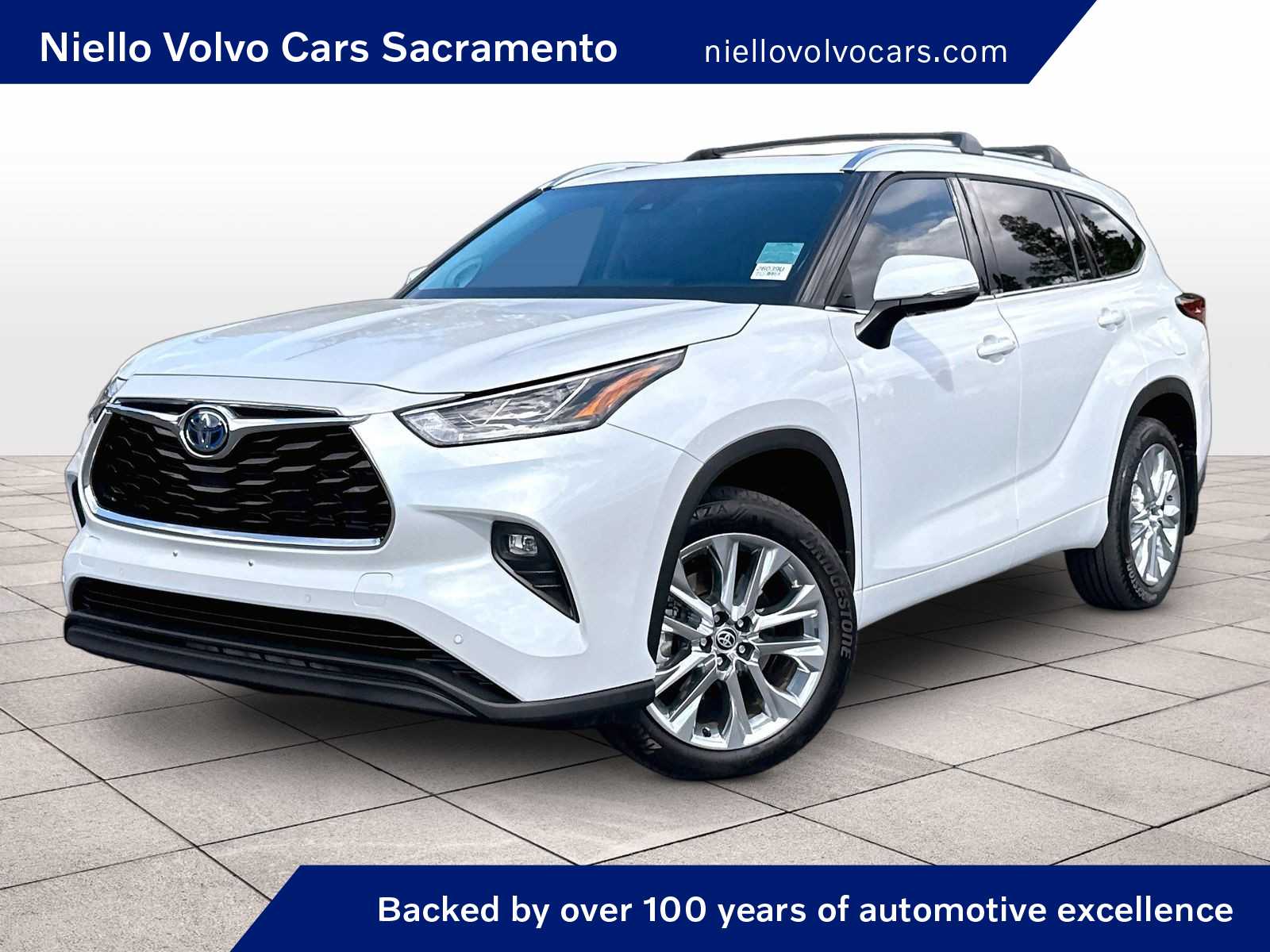 2023 Toyota Highlander Hybrid Limited FWD's photo