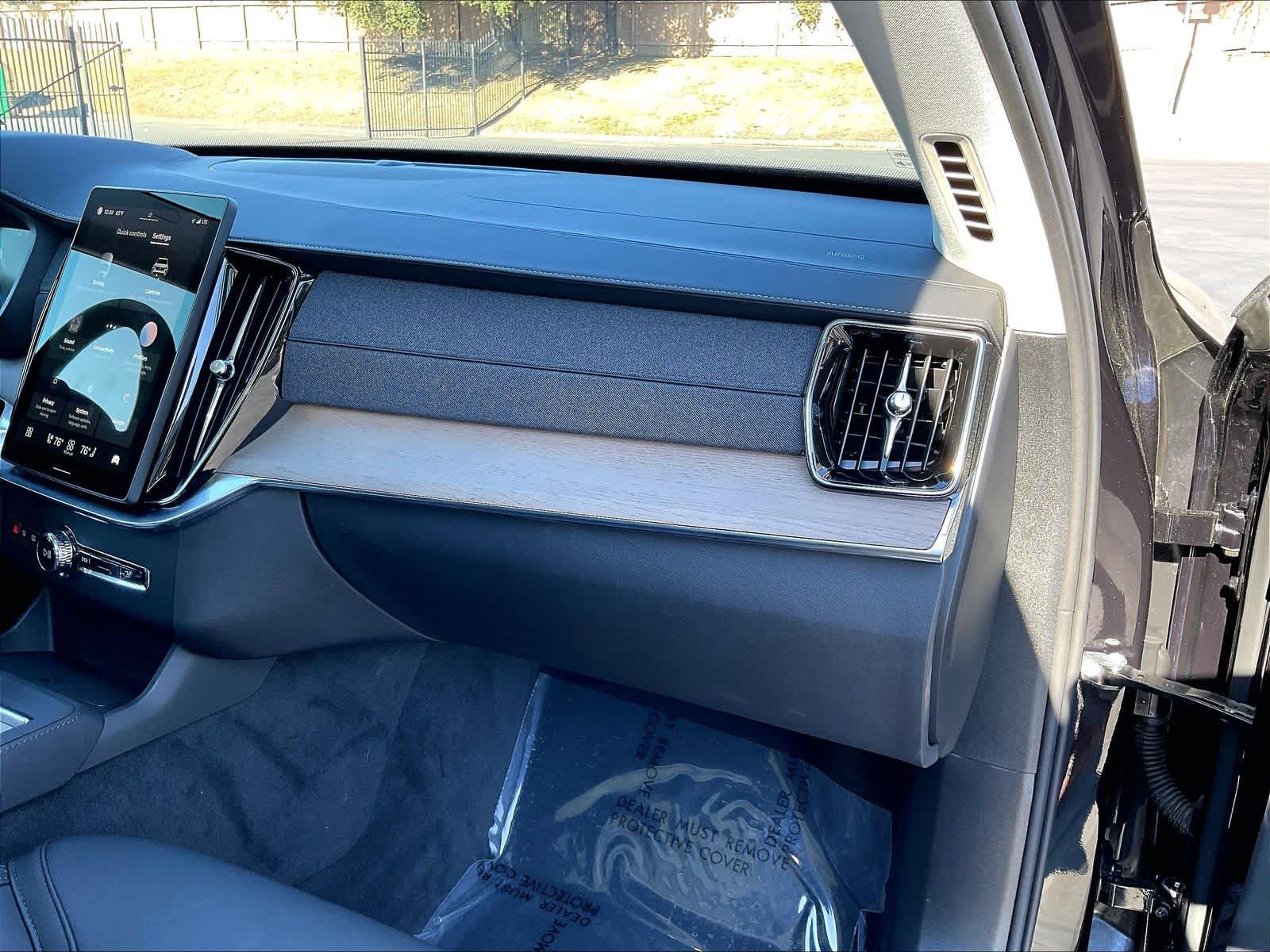 2025 Volvo XC90 Core - Photo 17