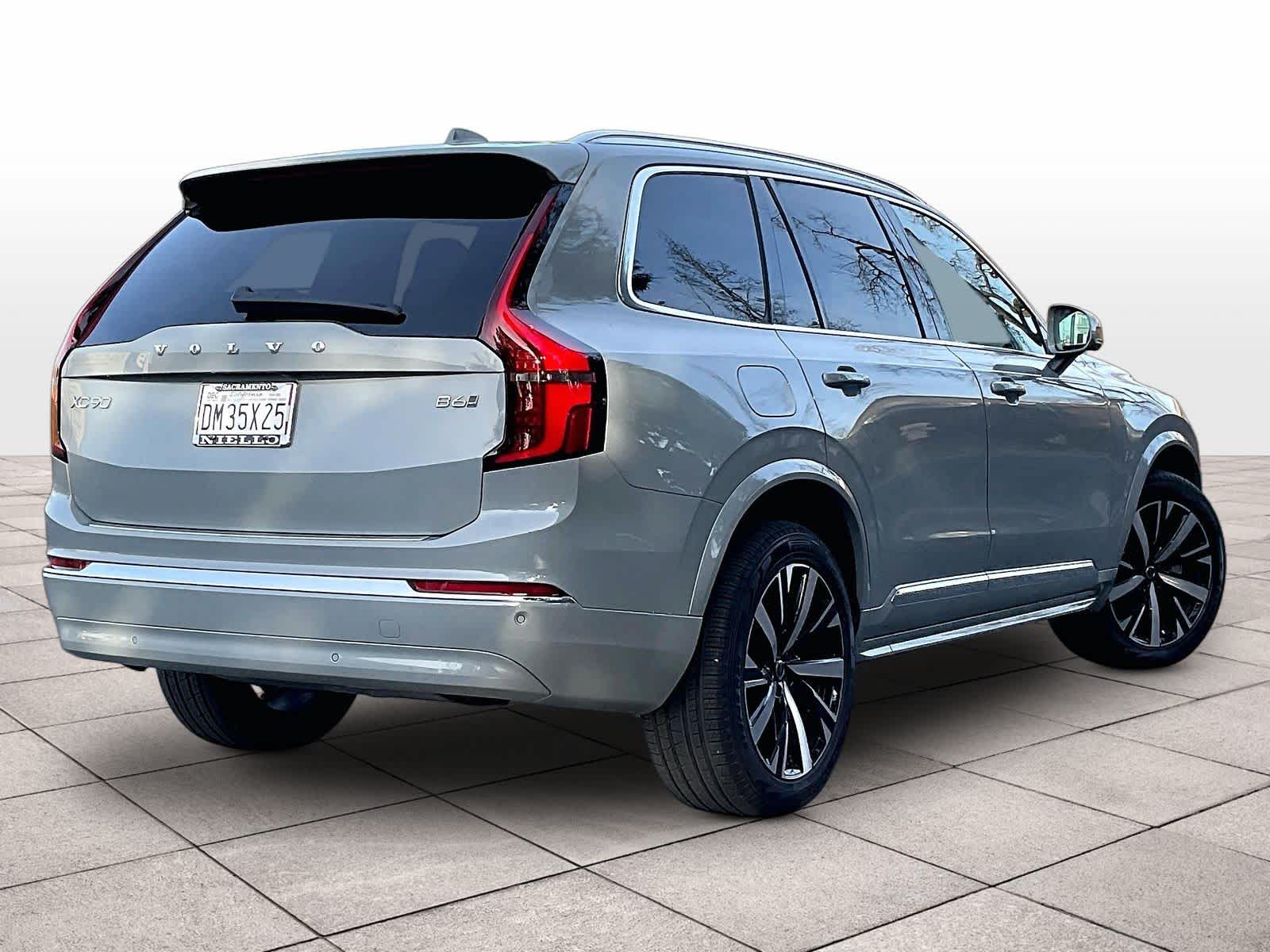 2025 Volvo XC90 Core - Photo 15