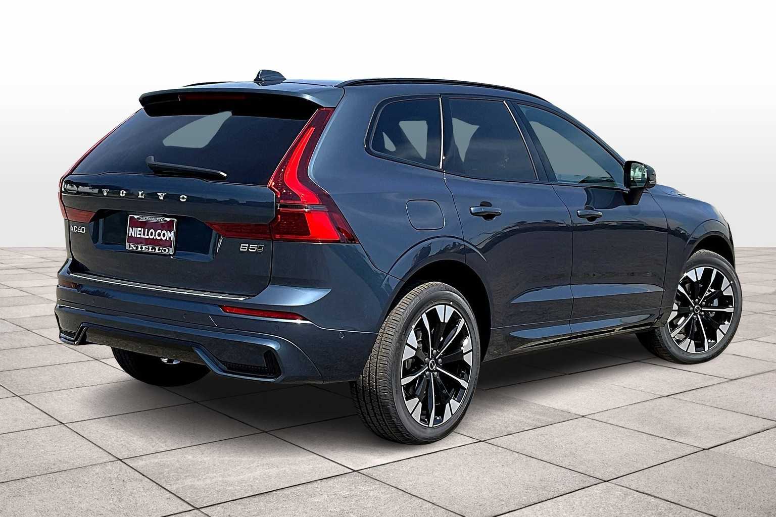 2026 Volvo XC60 B5 Plus photo 4