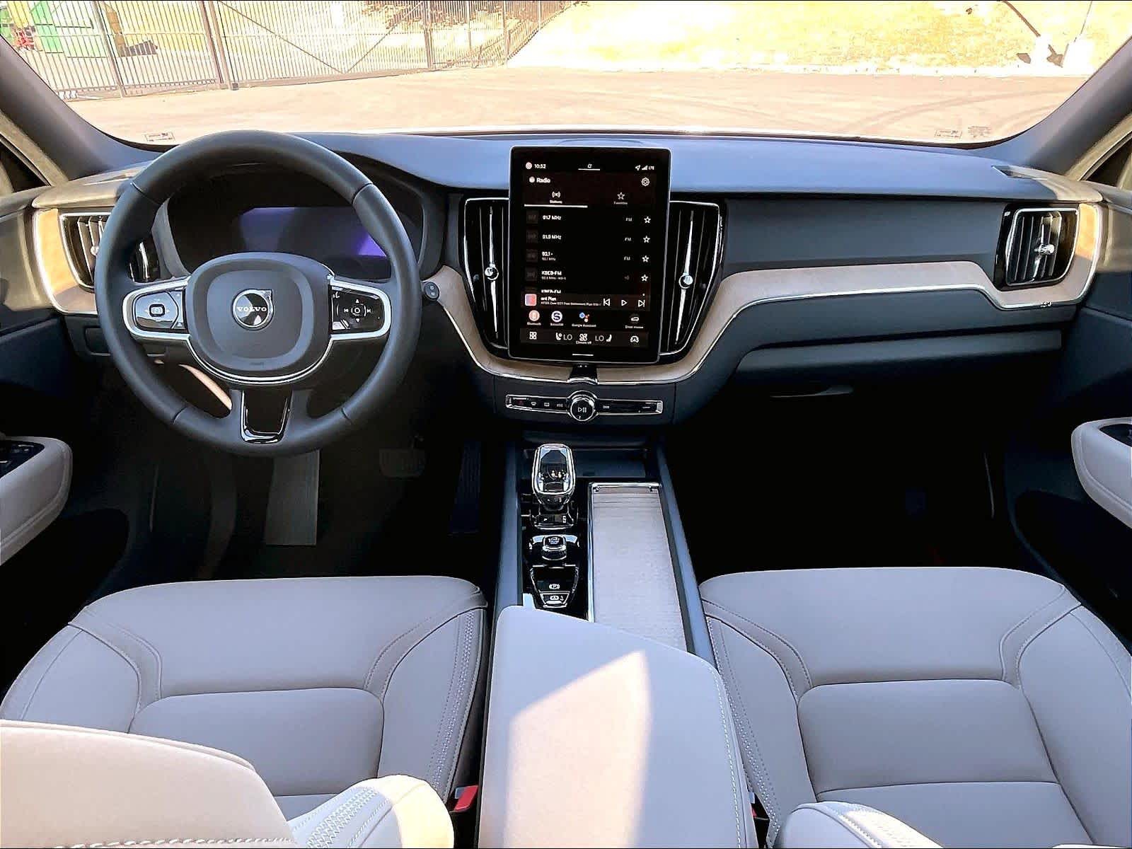 2026 Volvo XC60 B5 Plus photo 6