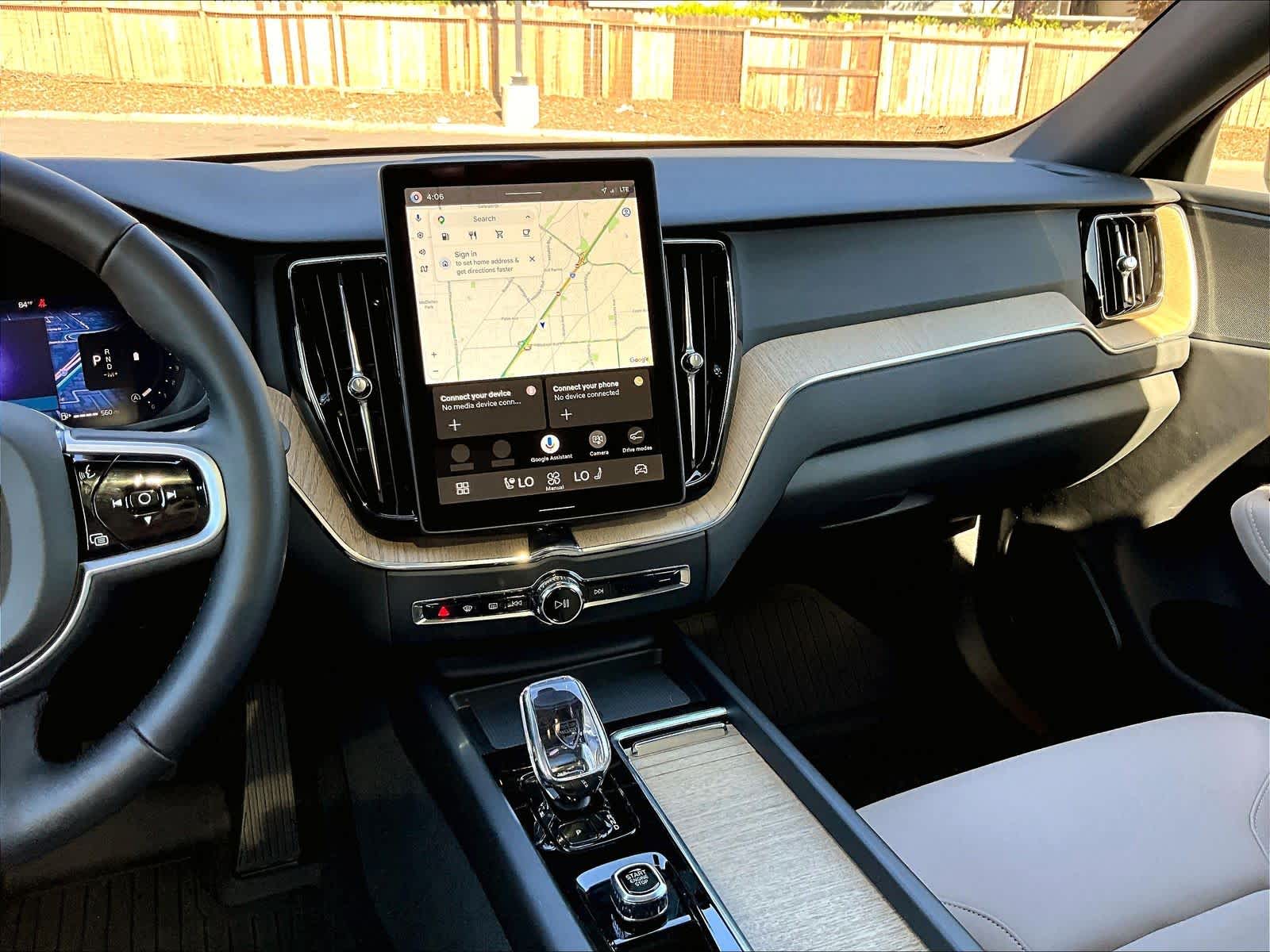 2026 Volvo XC60 Plus photo 6