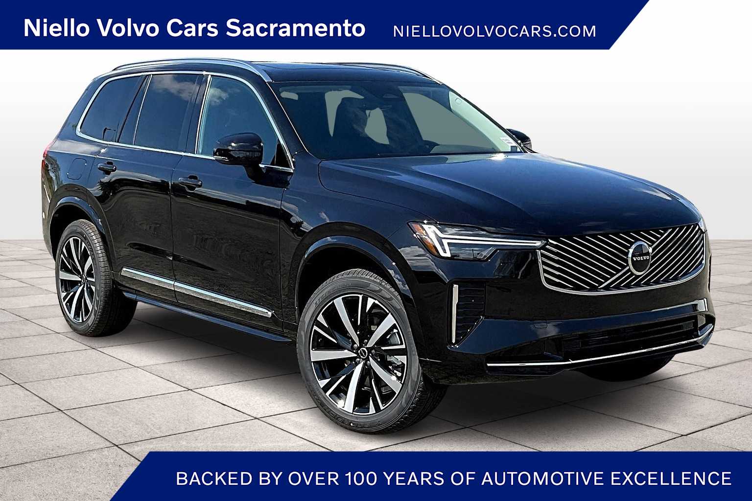 2025 Volvo XC90 B5 Core photo 2