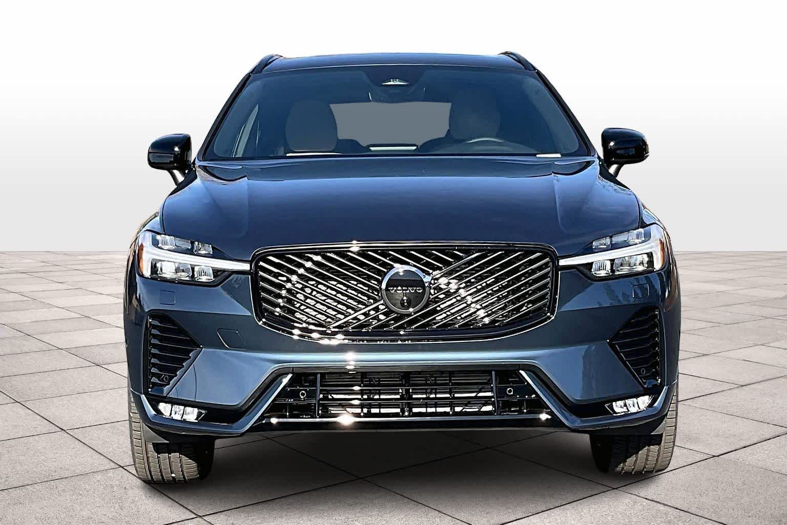 2026 Volvo XC60 B5 Plus photo 4