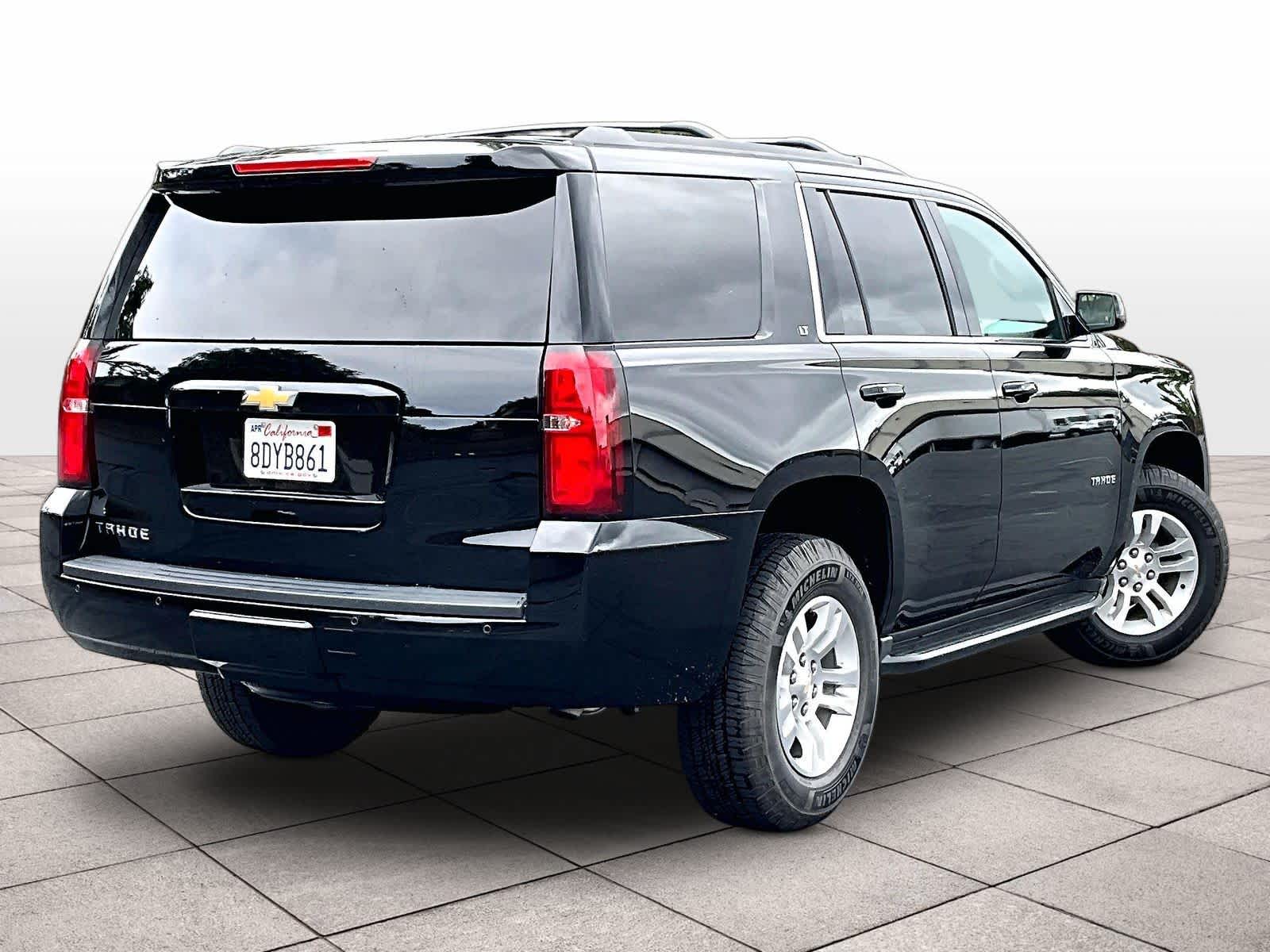 2018 Chevrolet Tahoe LT photo 2