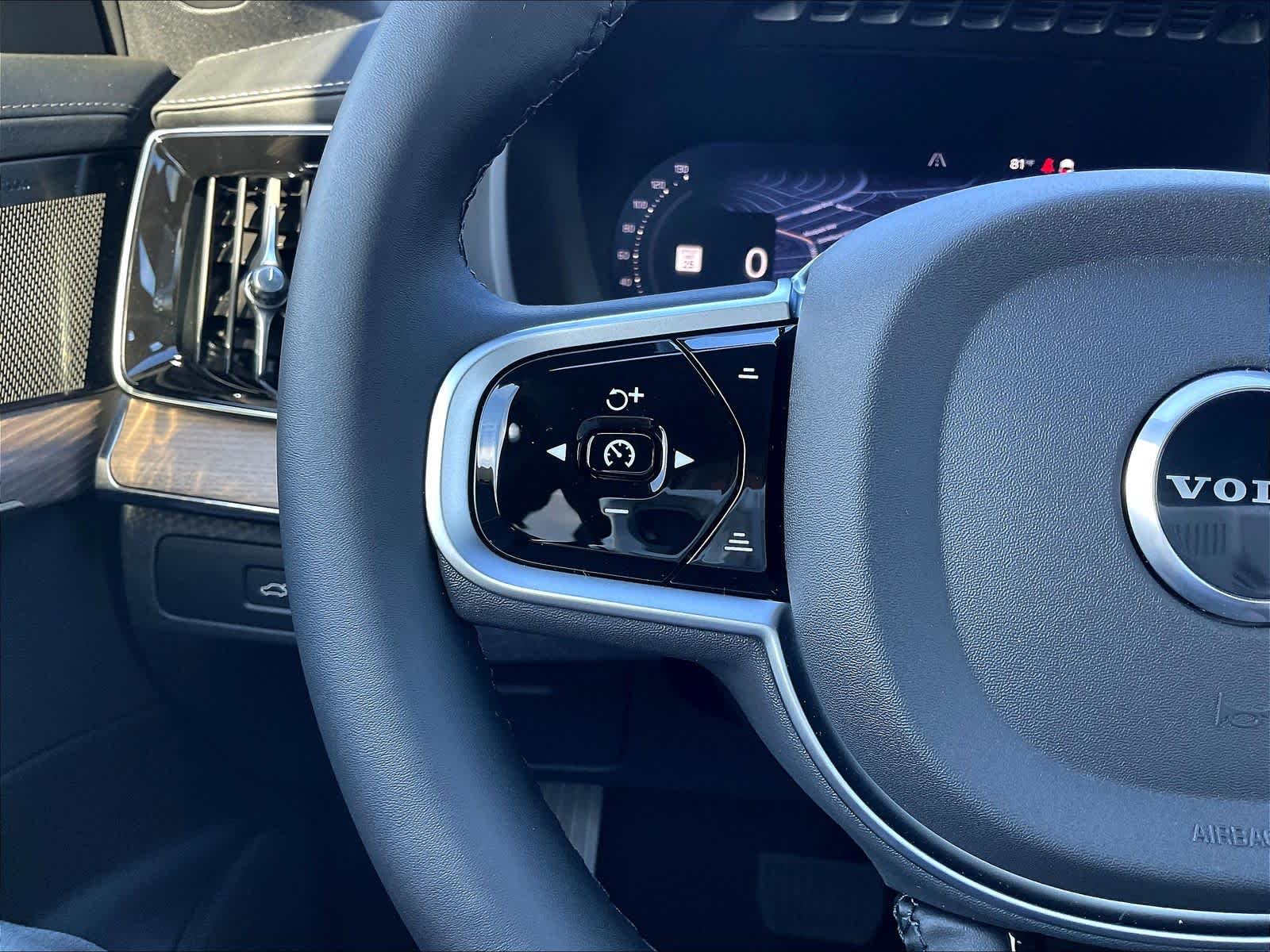 2026 Volvo XC90 Plus - Photo 17