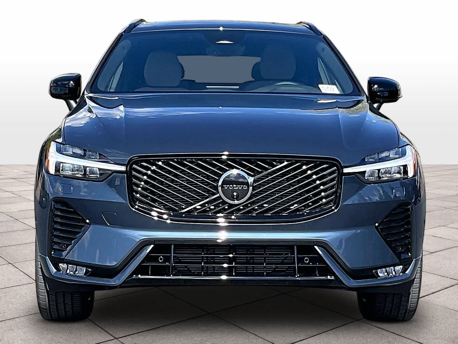 2026 Volvo XC60 B5 Plus photo 4