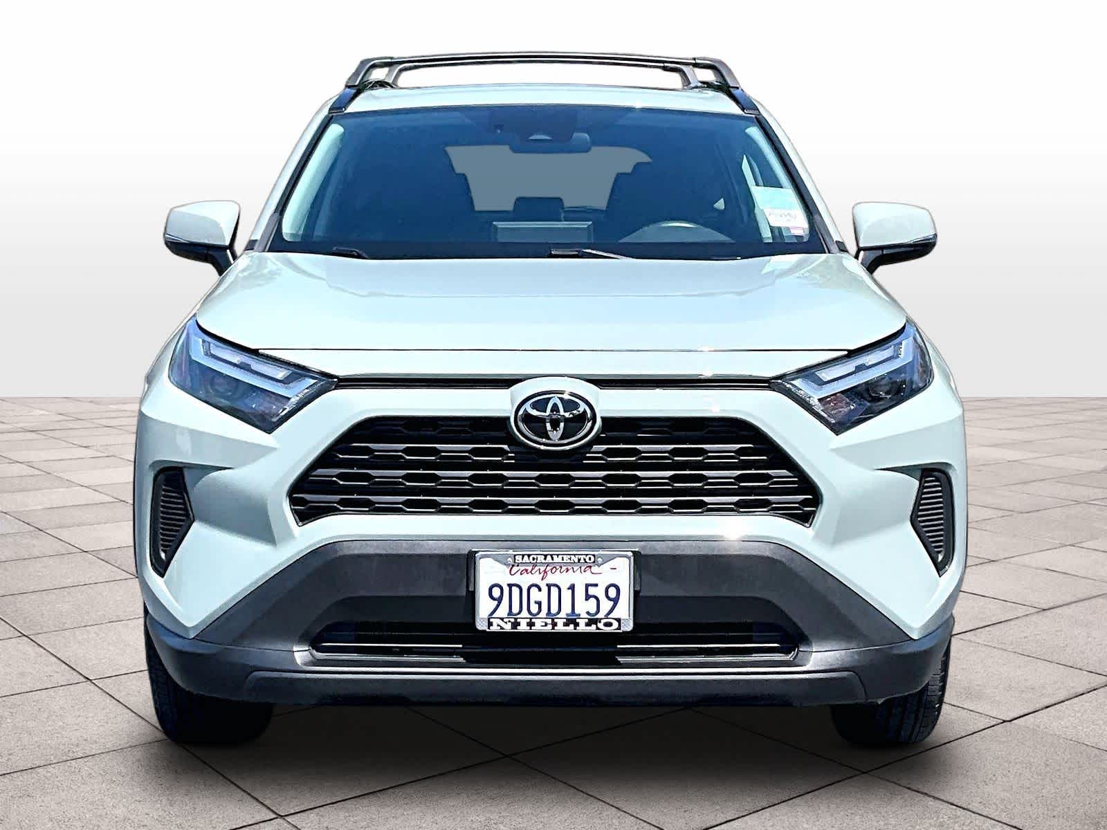 2022 Toyota RAV4 XLE photo 2