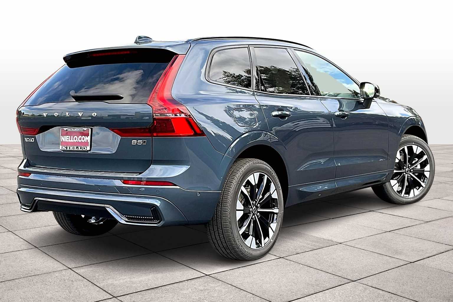 2026 Volvo XC60 B5 Plus photo 3
