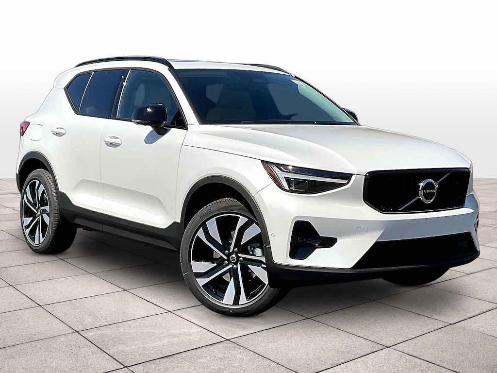 New 2026 Volvo XC40 B5 Ultra SUV