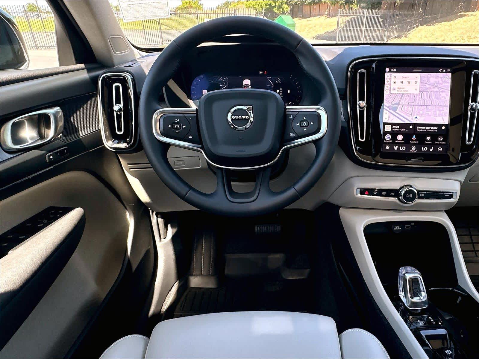 2026 Volvo XC40 Plus - Photo 7