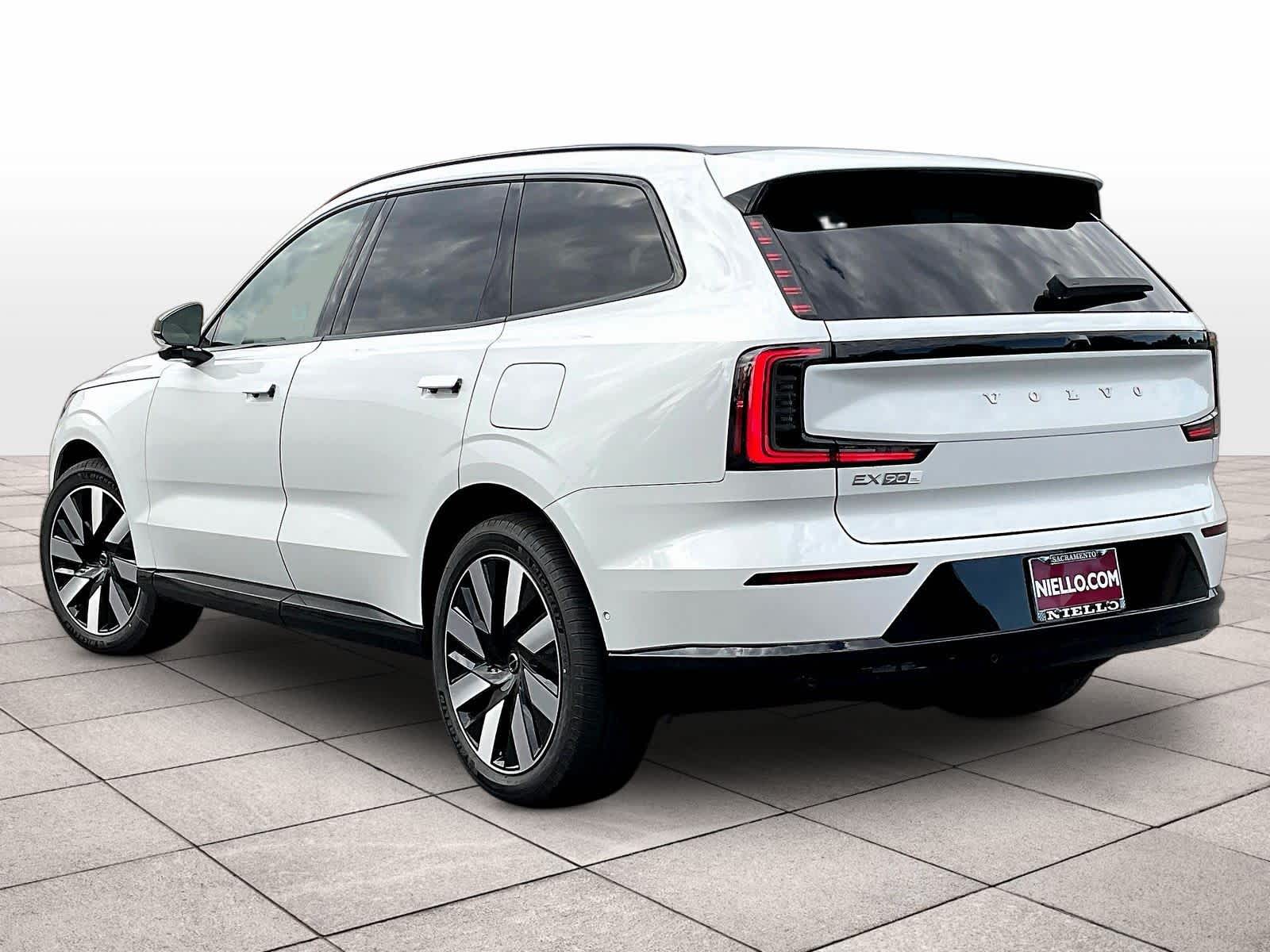 2025 Volvo EX90 Twin Motor Performance Ultra 7-Seater photo 2