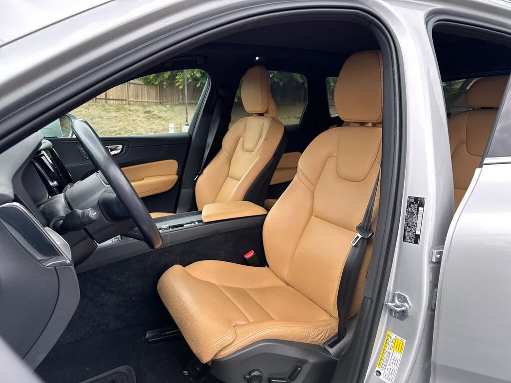 Used 2019 Volvo XC60 Momentum T5 AWD