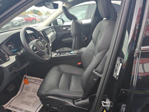 2025 Volvo XC60 Plus B5 photo 4