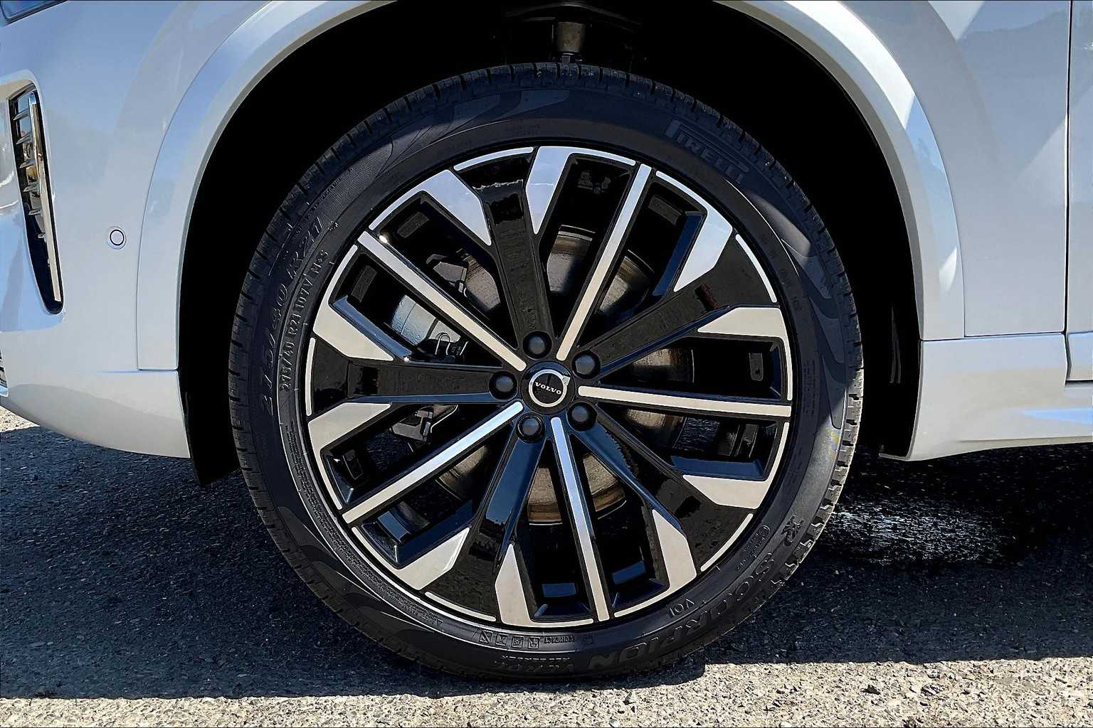 2026 Volvo XC90 Ultra - Photo 14