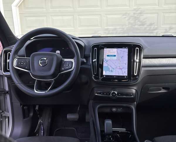 2023 Volvo XC40 Recharge Pure Electric Ultimate photo 3