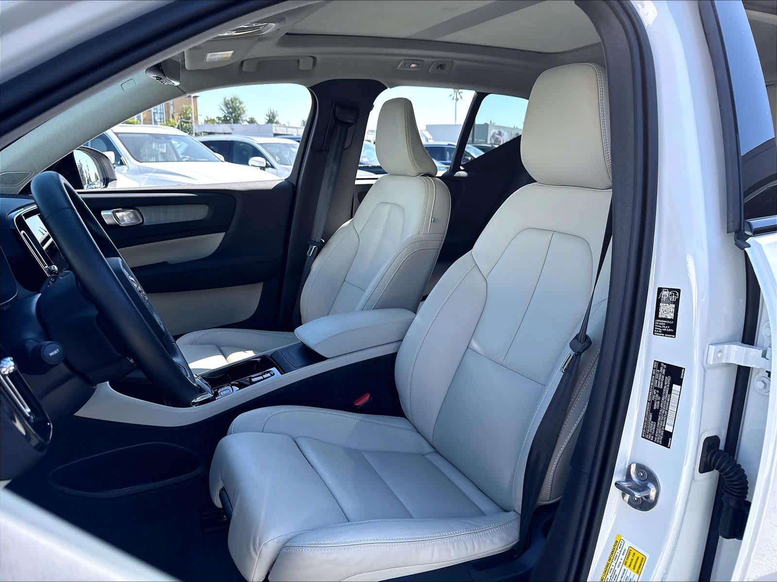 2026 Volvo XC40 Plus - Photo 27