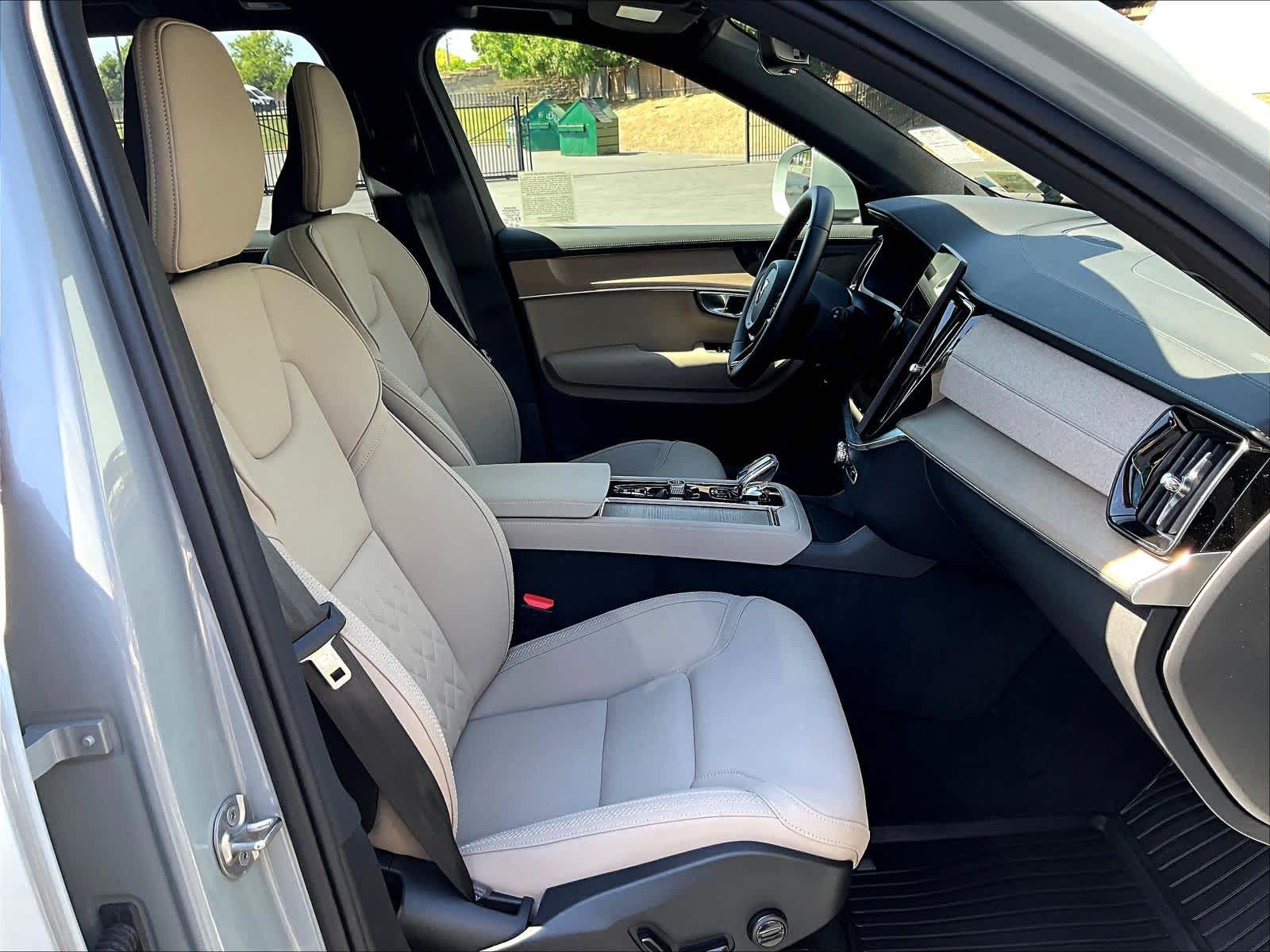 2026 Volvo XC90 Plug-In Hybrid Plus photo 3