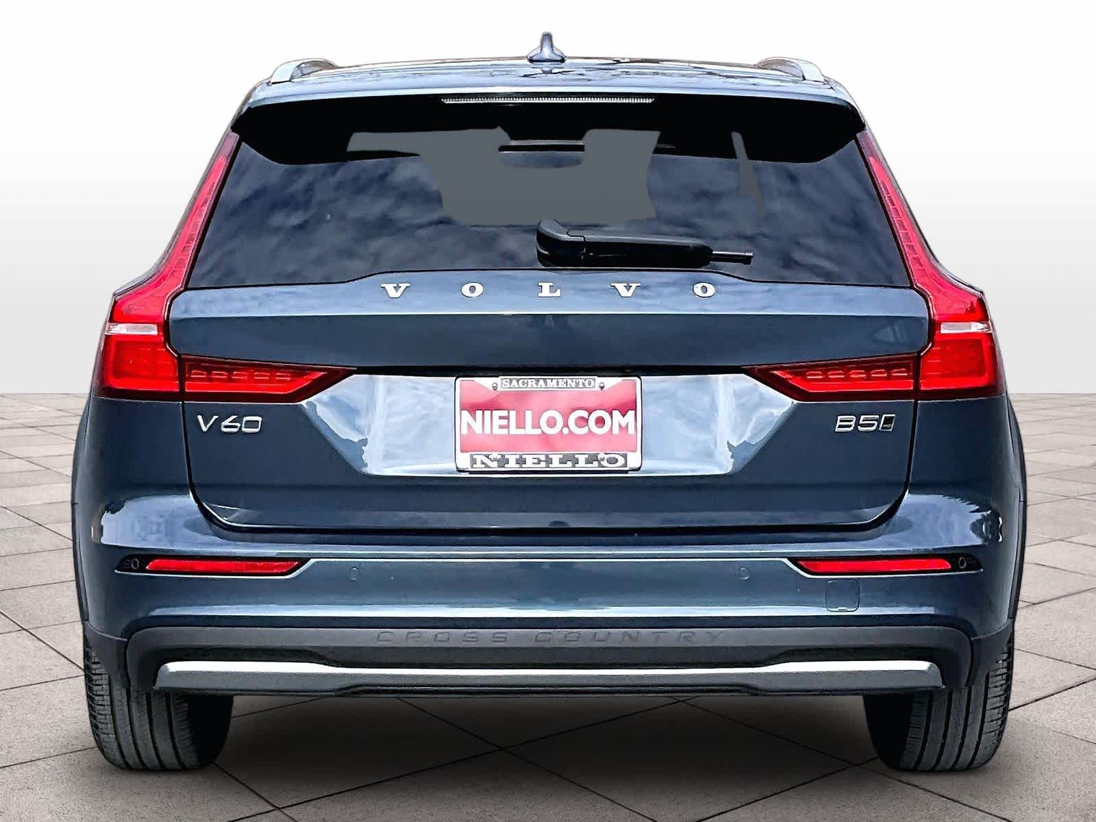 2025 Volvo V60 Cross Country Plus photo 4