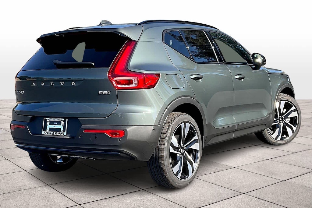New 2026 Volvo XC40 B5 Ultra SUV
