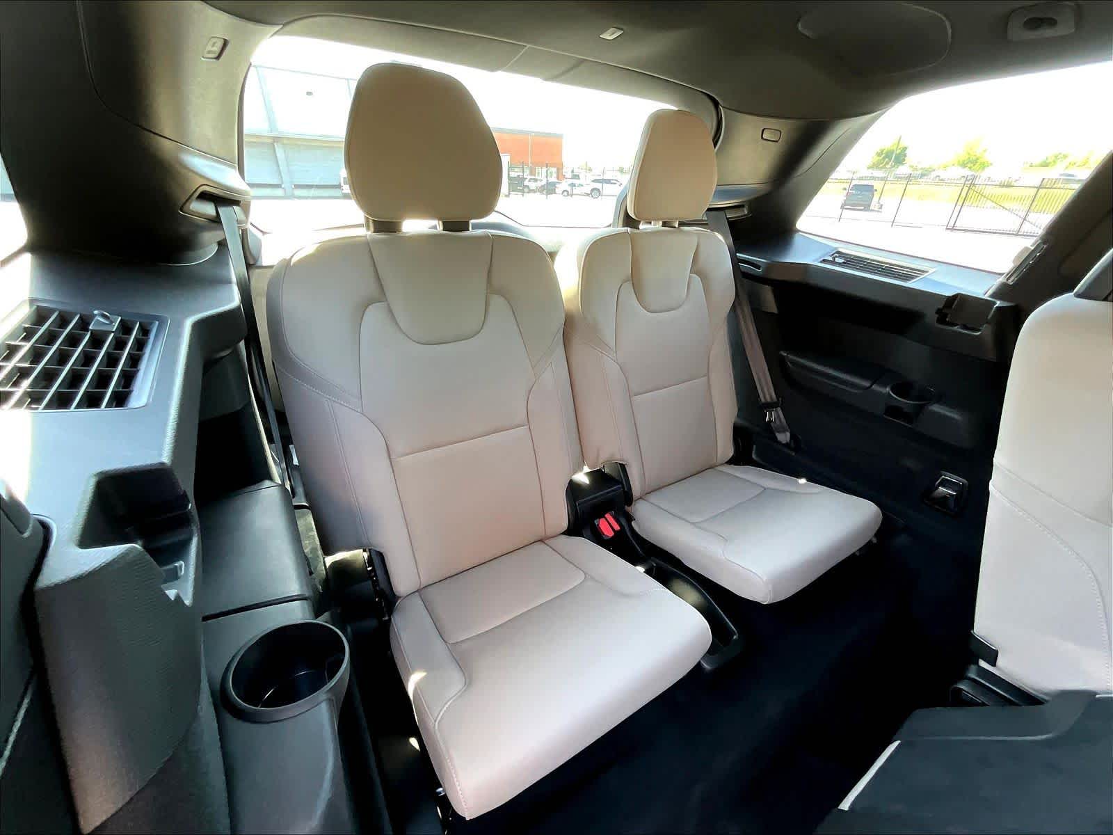 2026 Volvo XC90 Plus - Photo 30