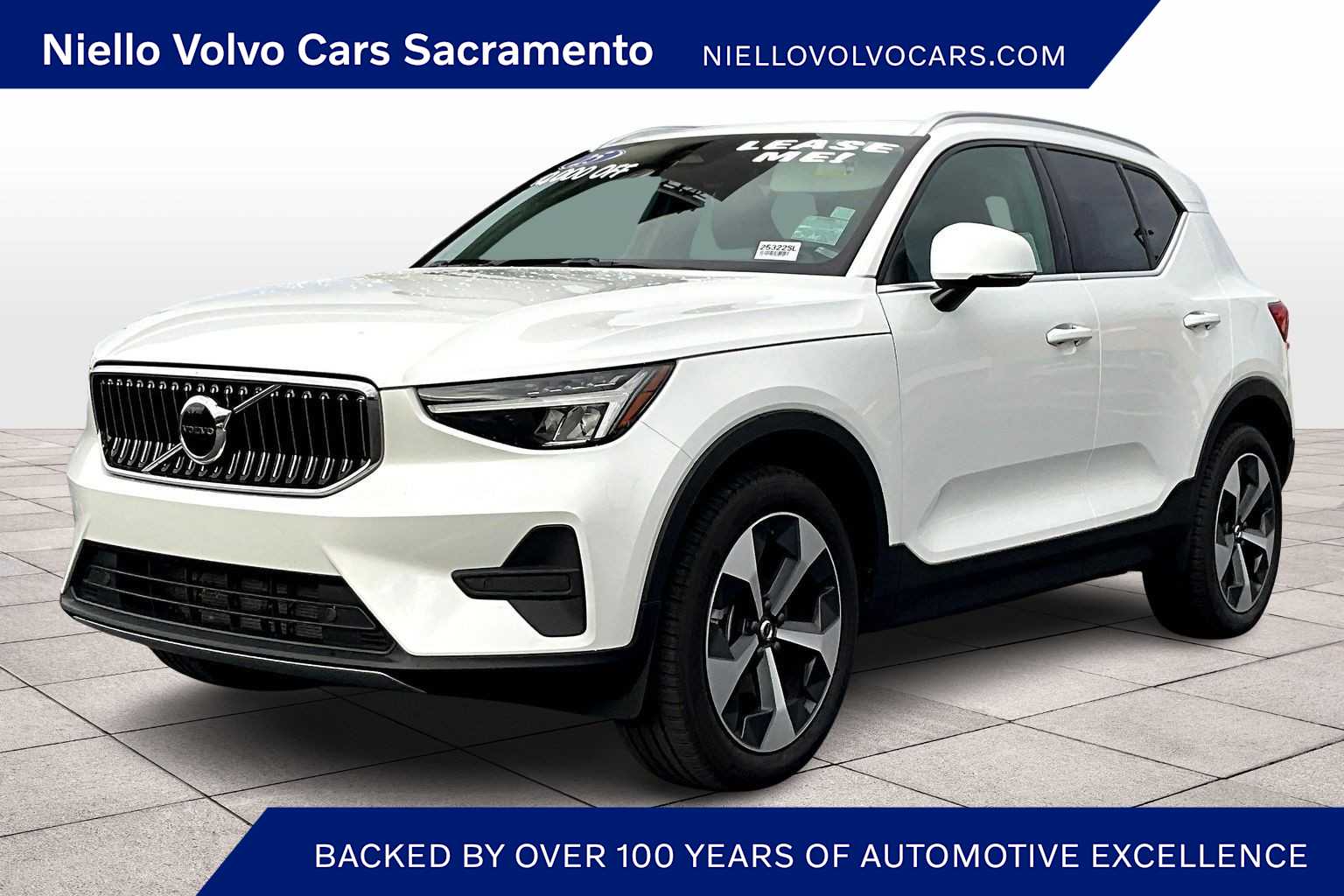 2025 Volvo XC40 Core's photo