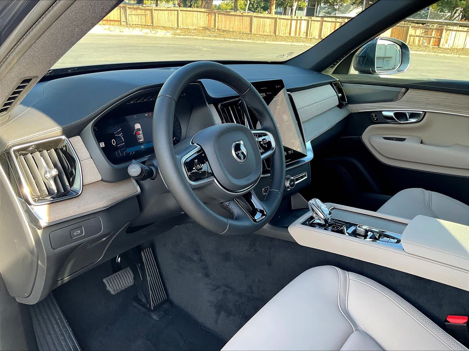 2026 Volvo XC90 B6 Plus 7-Seater photo 3