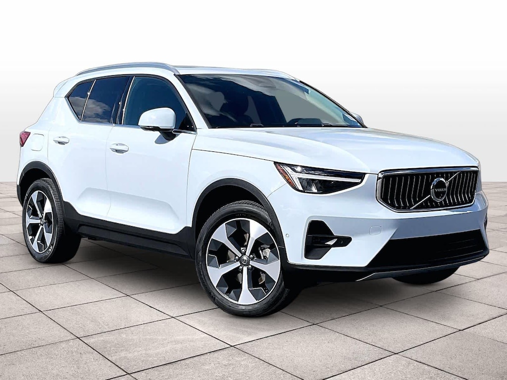Certified 2025 Volvo XC40 Plus Bright Theme B5 AWD