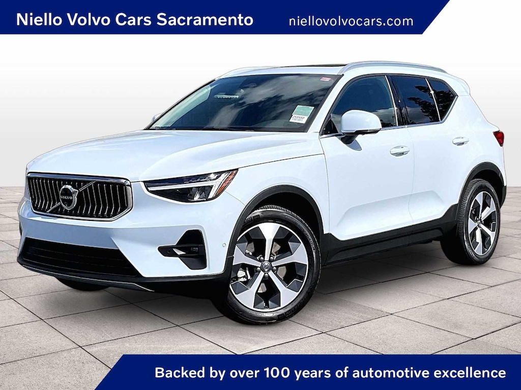 Certified 2025 Volvo XC40 Plus Bright Theme B5 AWD