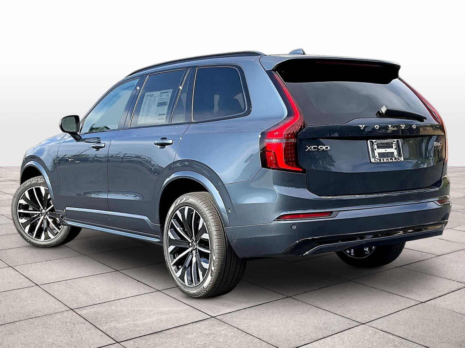 2026 Volvo XC90 B6 Ultra Dark Theme 7-Seater photo 2