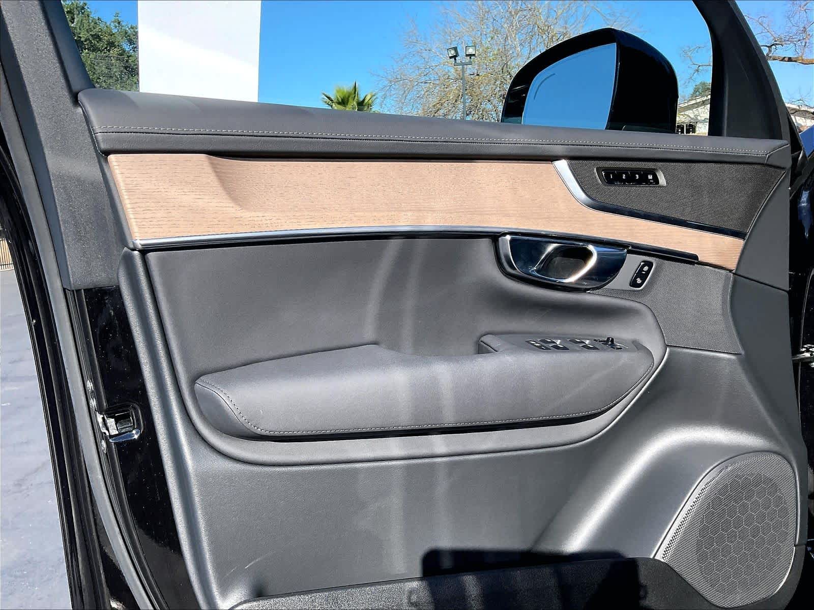 2025 Volvo XC90 Core - Photo 24