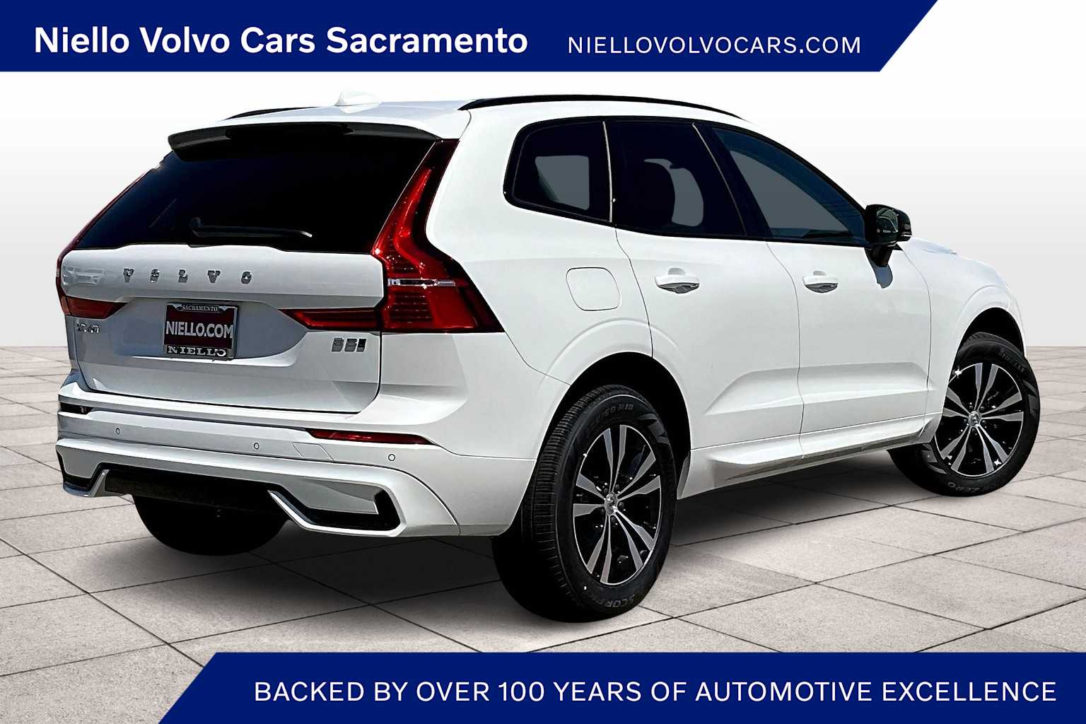 2025 Volvo XC60 B5 Core photo 3