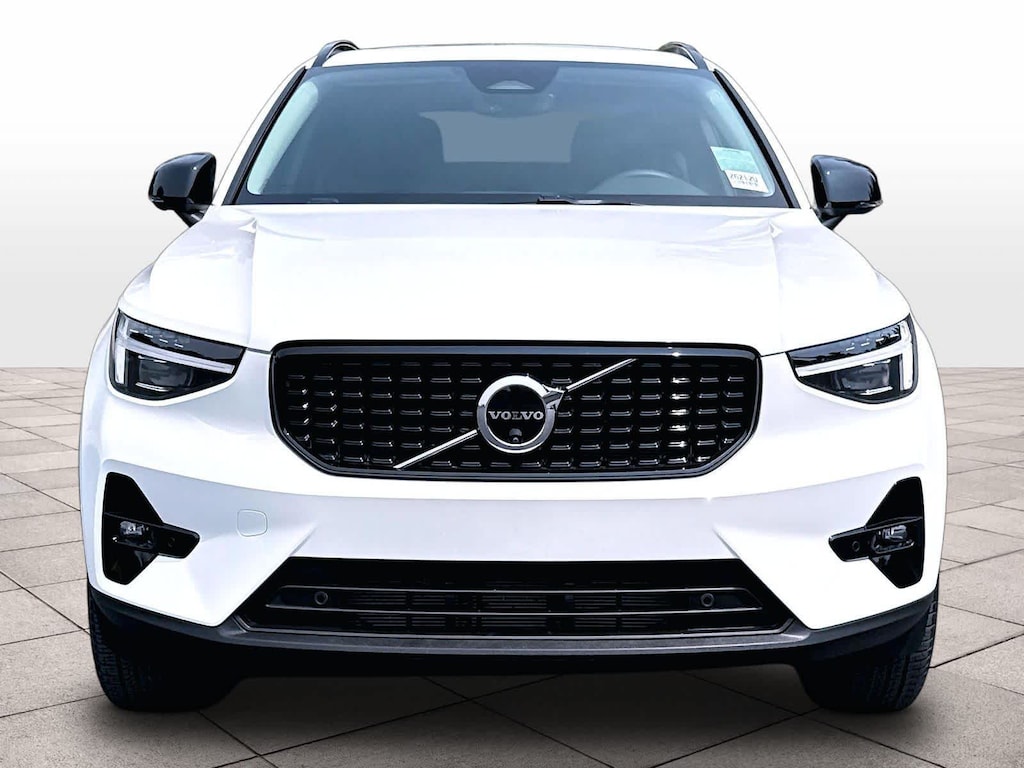 Used 2025 Volvo XC40 Ultra Dark Theme B5 AWD