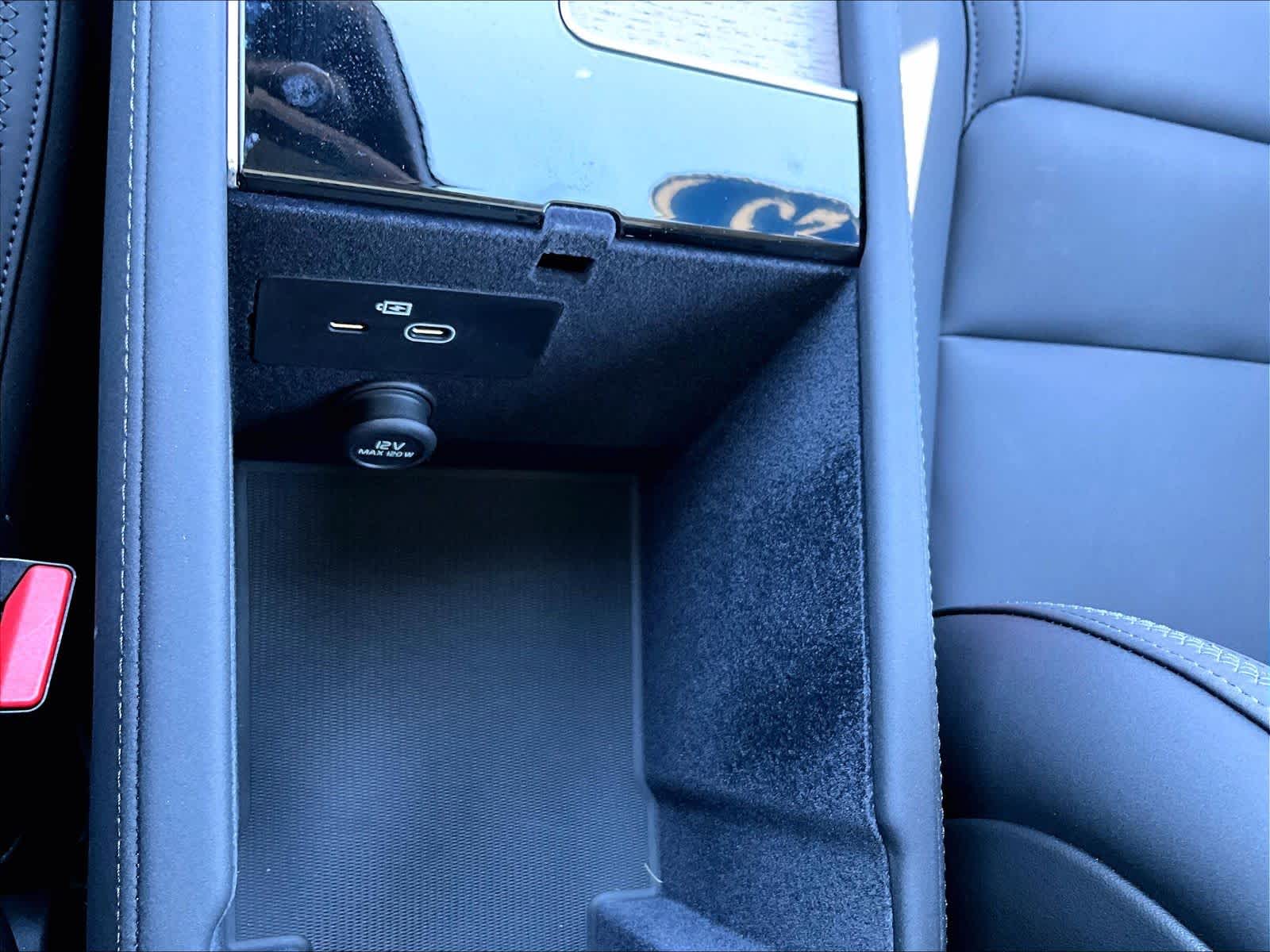 2025 Volvo XC90 Core - Photo 35