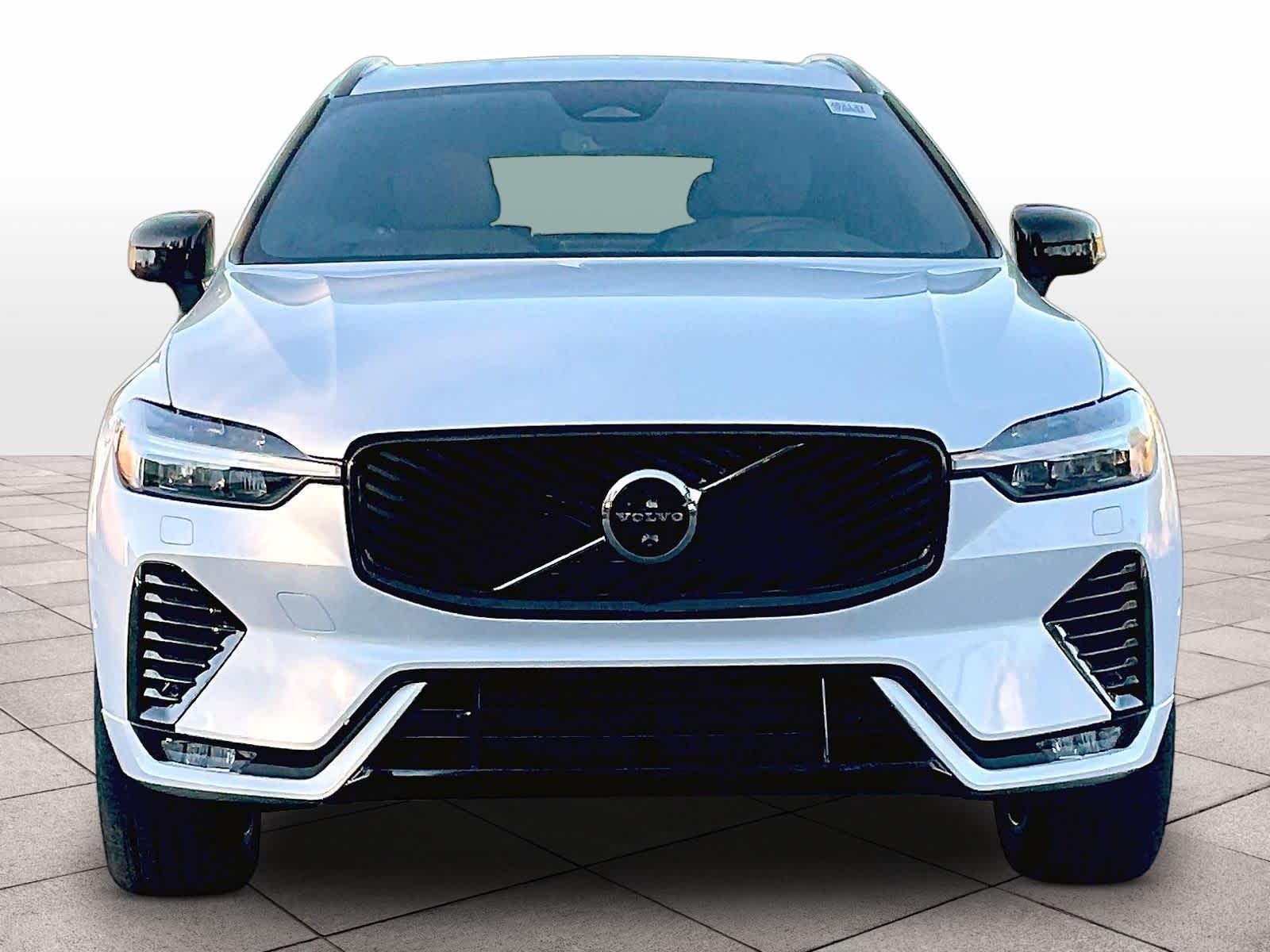 2026 Volvo XC60 B5 Plus photo 4