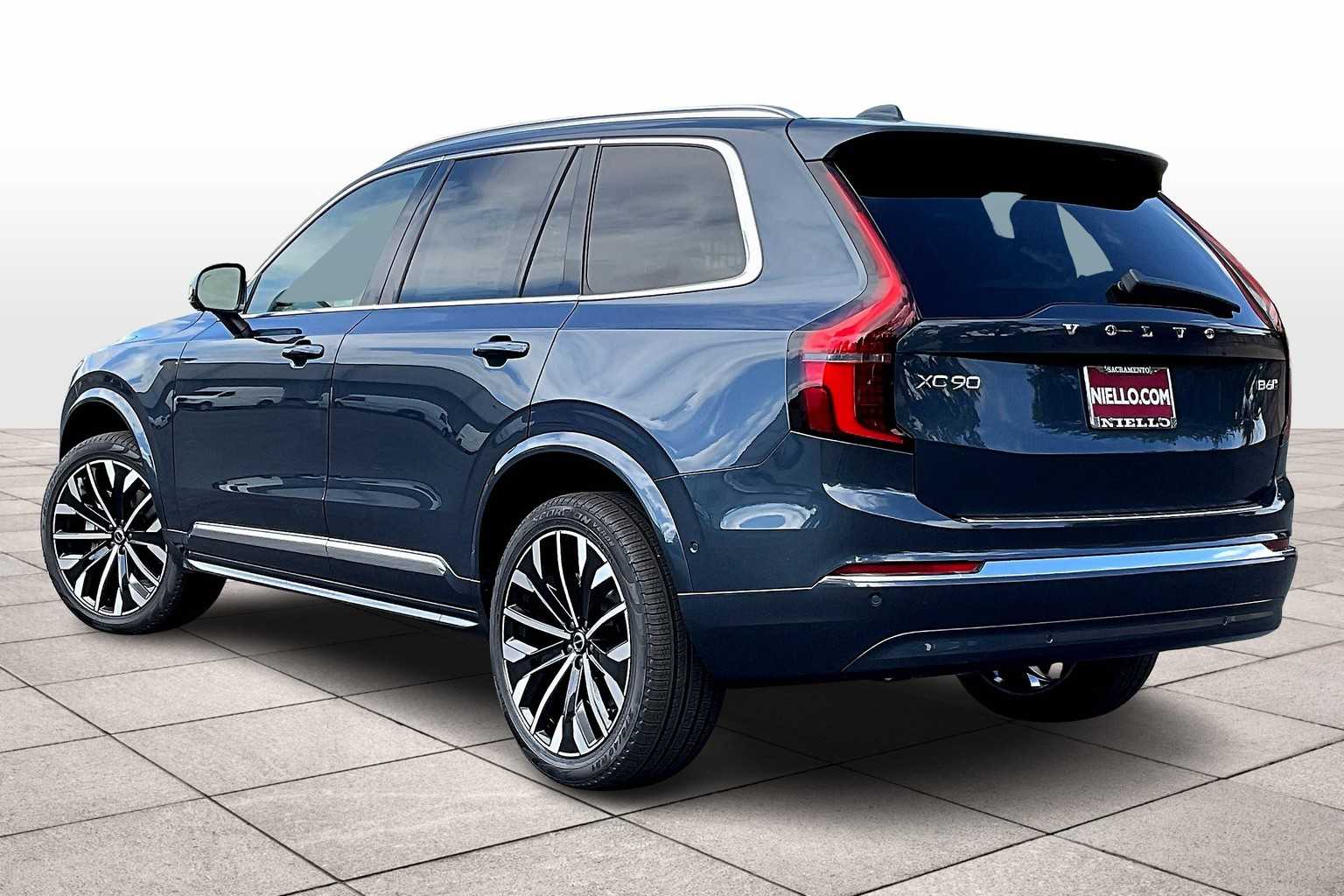 2026 Volvo XC90 B6 Plus 7-Seater photo 2