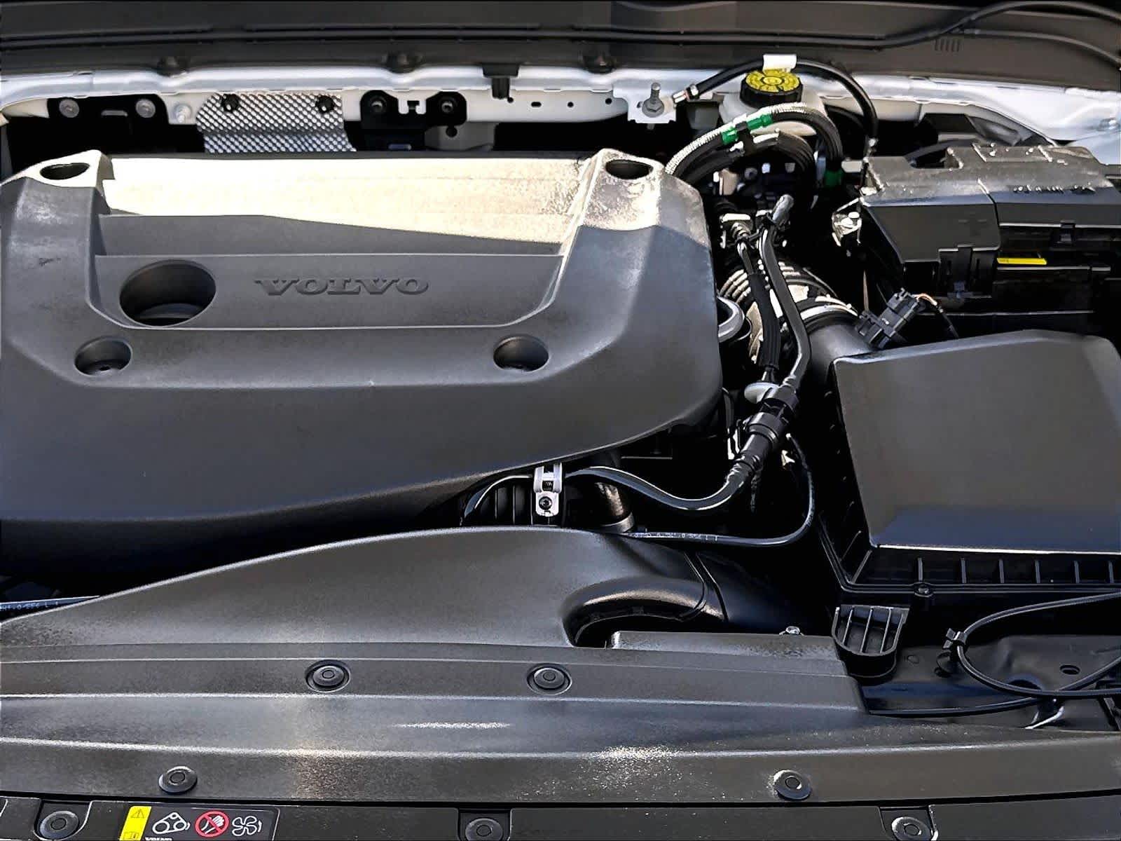 2026 Volvo XC40 Plus - Photo 12